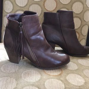 9 west size 12 women’s brown vegan boots with tassel zip- EUC